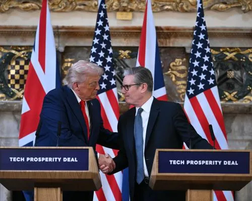 Trump Turns Fire on Vladimir Putin and Praises UK in Joint Appearance with Keir Starmer
